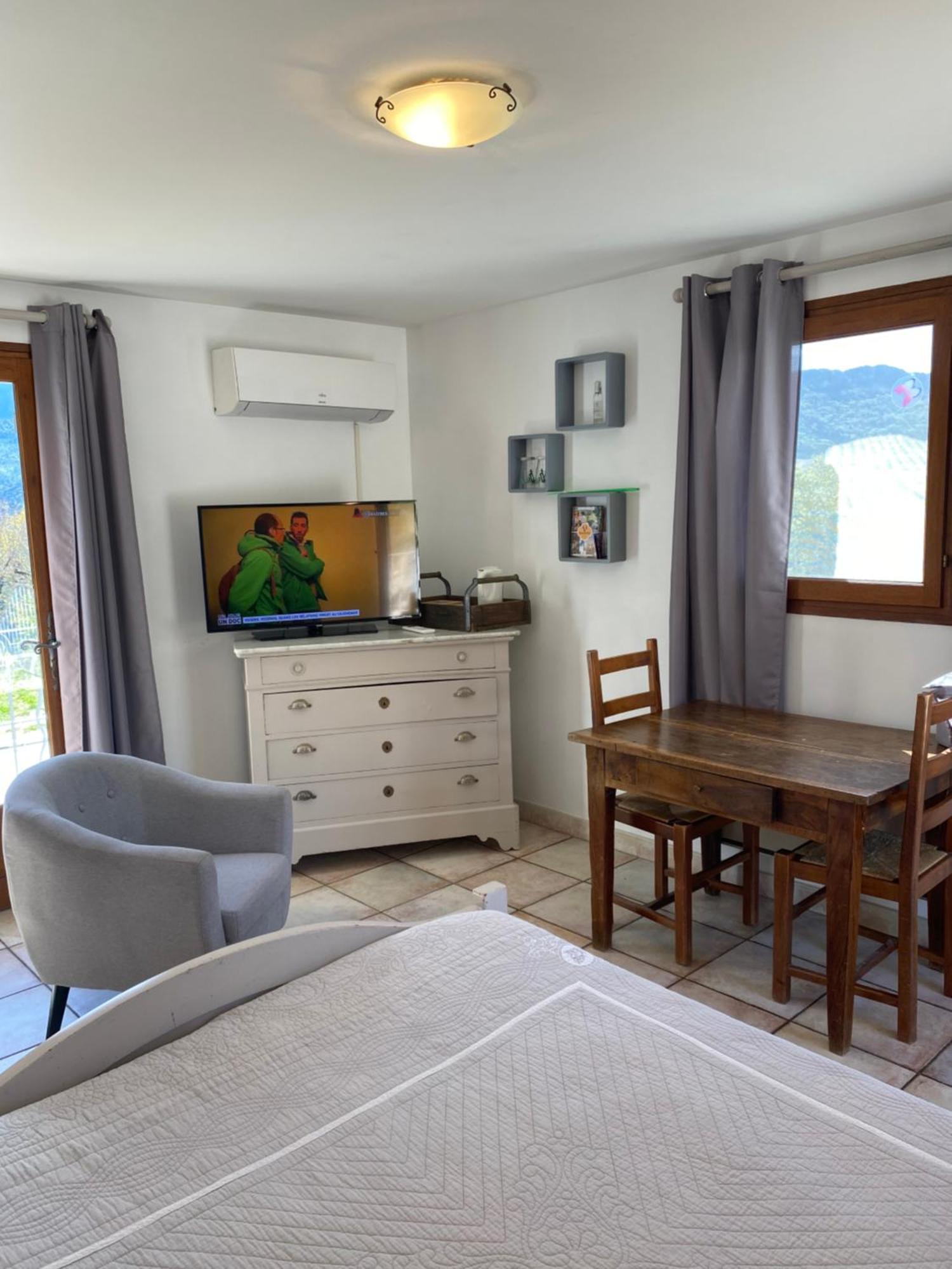 Chambre Une Fenetre Sur Le Ventoux La Clue Plaisians Exterior foto